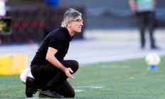 开云体育-南安普顿中场表现抢眼，成为球队关键人物的简单介绍