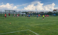 开云体育平台APP-桃太郎狐狸赛前备战，球队团结一心