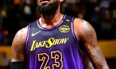 开云体育-湖人再胜尼克斯，继续保持不败势头