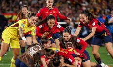 开云平台-包含一分之差！巴西队输给西班牙队，无缘世界杯半决赛的词条