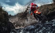 开云APP-红土骄子，草地称王，辛纳跨越场地壁垒的惊艳蜕变