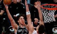 开云下载-火箭险胜马刺，塔图姆统治全场