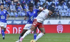 开云体育app-里昂客场遭遇惨败，连续三轮不胜