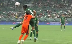 开云体育官网-瓦拉多利德门将大放异彩，扑出点球守住胜利