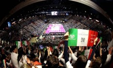 开云体育-意大利队夺得欧国联冠军，球迷狂欢庆祝