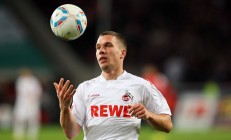 开云体育中国-卫星仰望飞船，废墟之上，周冠宇在F1技术代差的无声轰鸣中扛起索伯