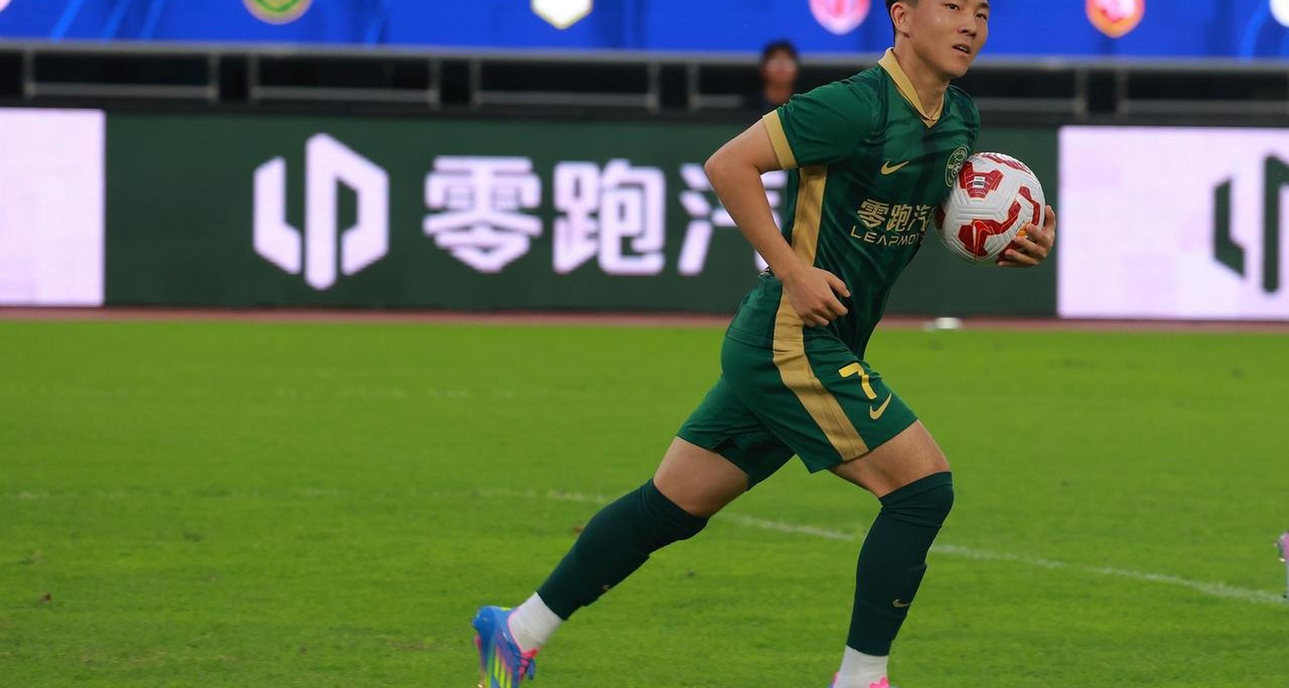 年轻球员突围取得进球震撼全场