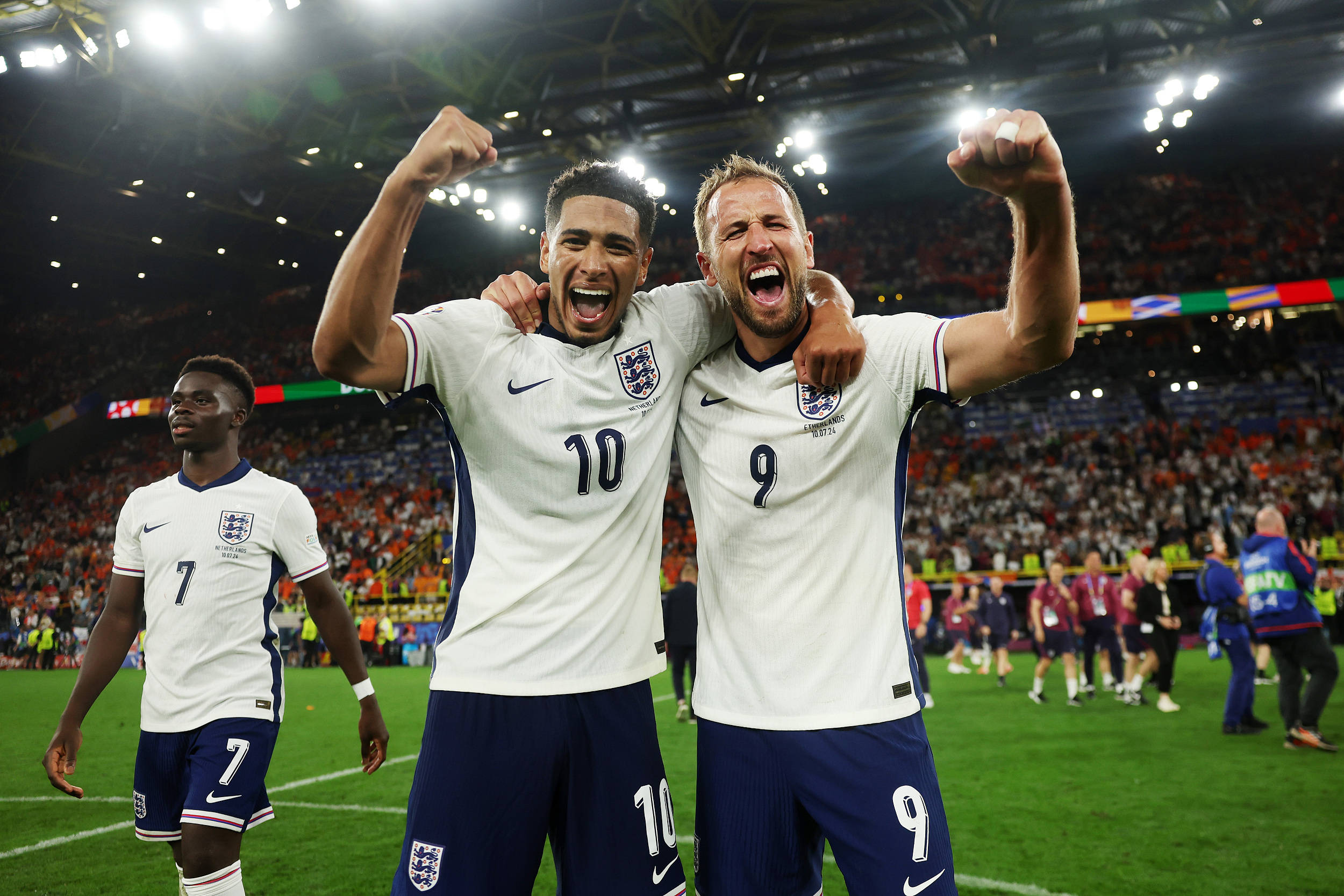 包含多支英格兰球队在近期的比赛中展现出了强大的实力的词条