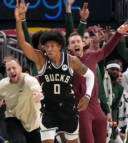 雄鹿外线投篮准确率提升,成得分保障 雄鹿外线投篮准确率提升,成得分保障