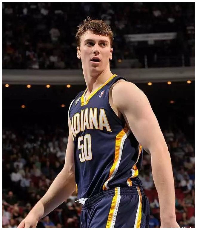 意大利篮球联赛季后赛，球队实力激烈对抗