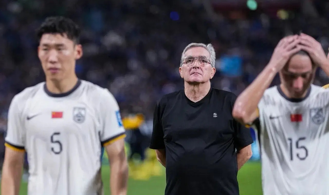 俱乐部主教练被批评战术失误 俱乐部主教练被批评战术失误