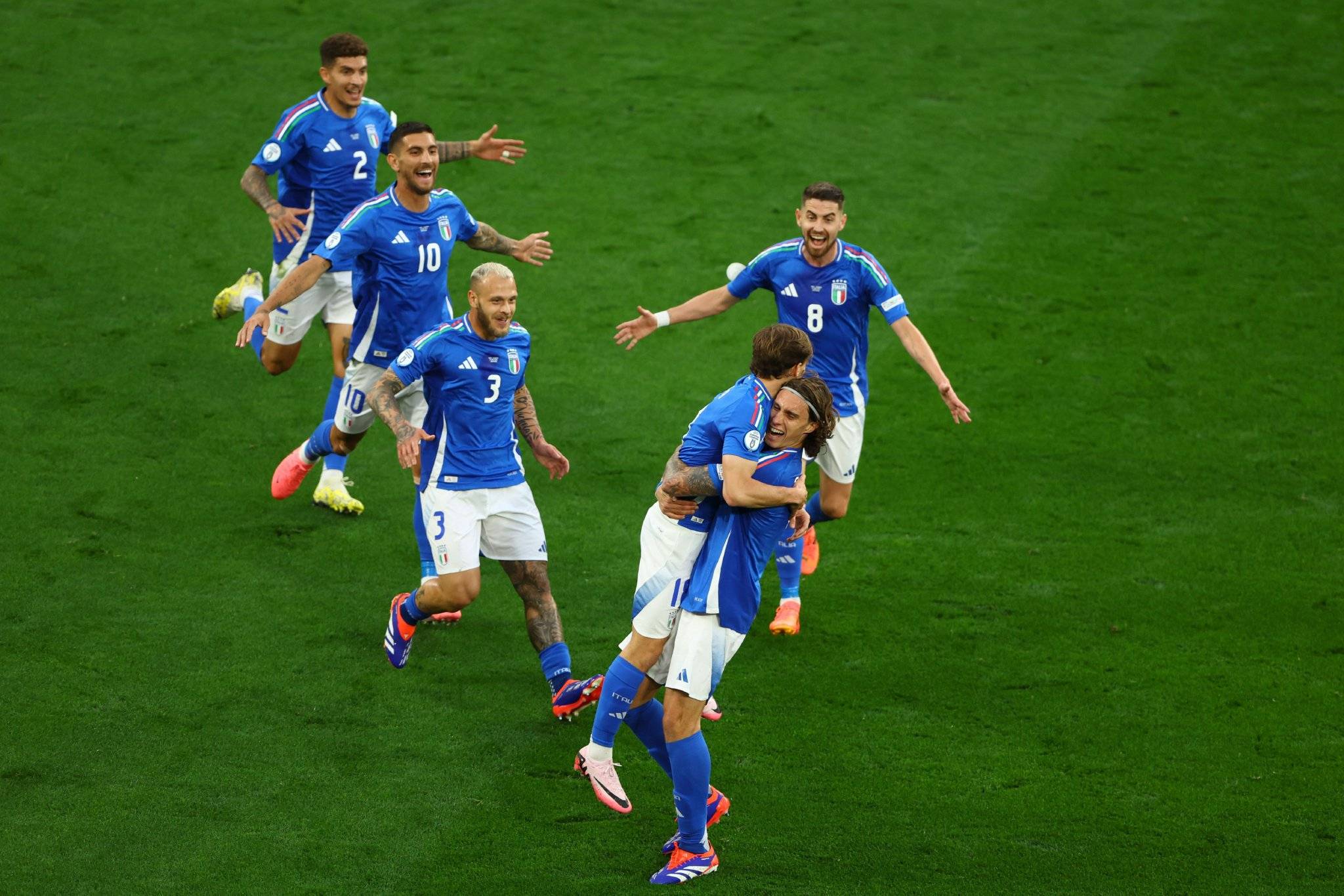 强强对话，欧国联半决赛争霸赛引发热议