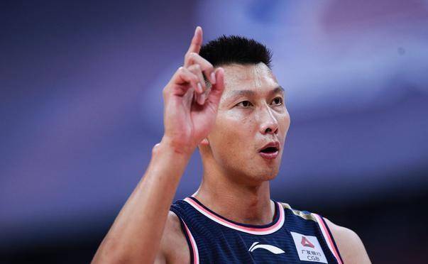 欧预赛猛将争锋，球员竞技热血沸腾