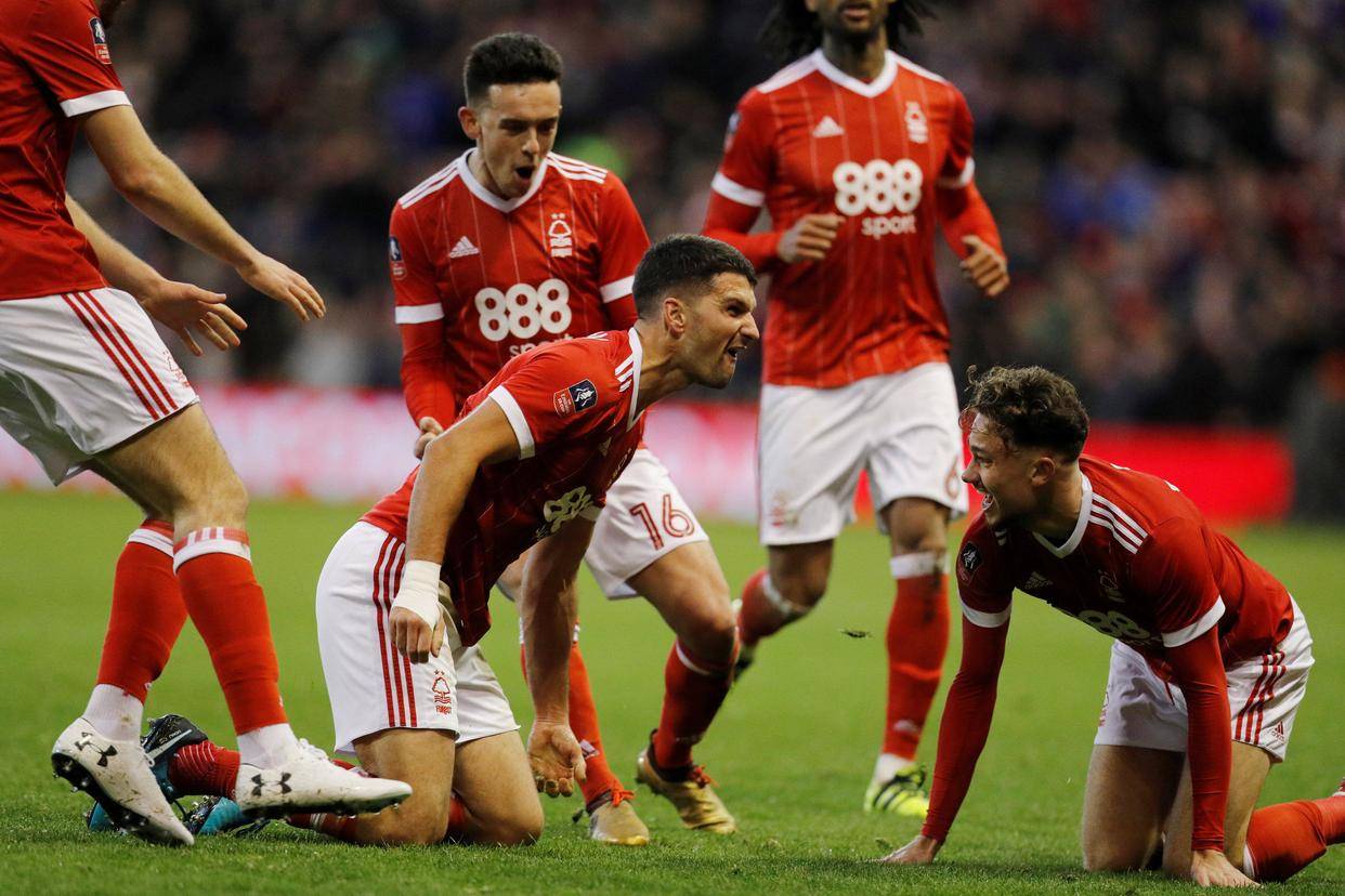 包含曼联客场小胜南安普敦，欧冠出线形势继续走强的词条