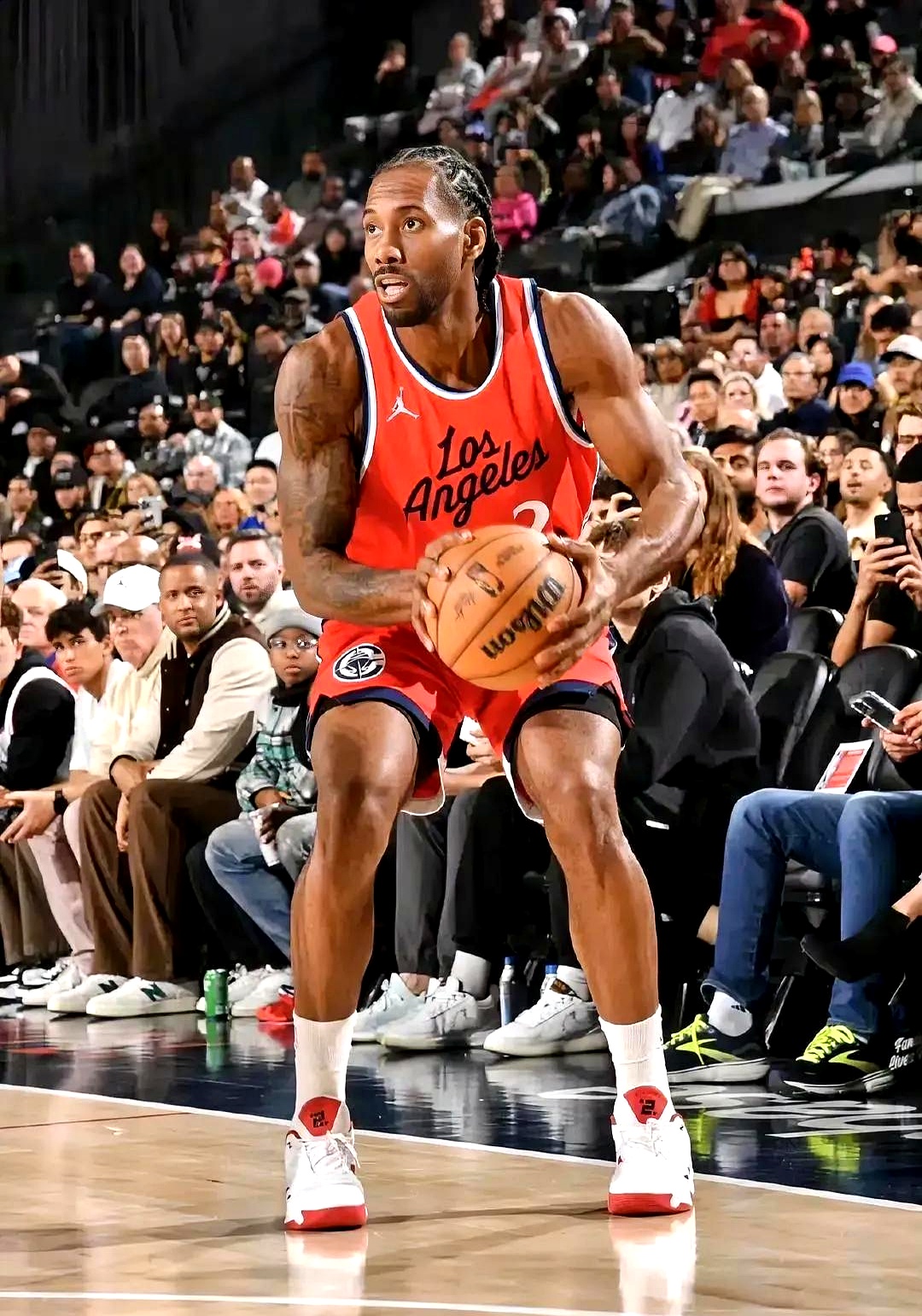 包含快船轻松赢球，莱昂纳德自由变幻让球迷惊艳的词条