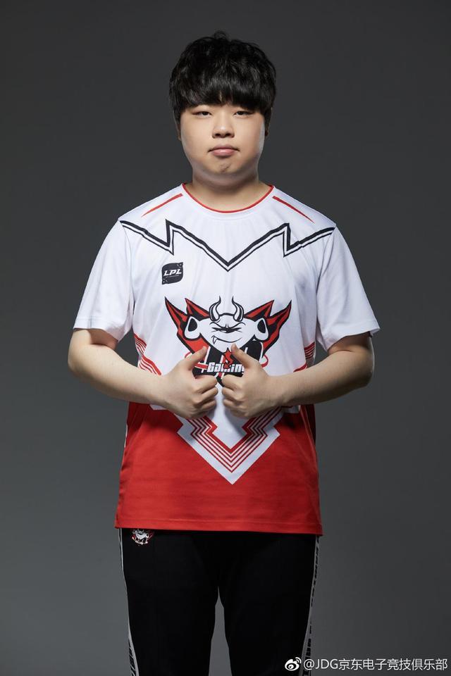 MAD鏖战JDG，Clid团战一打五鏖战多局小组赛，点燃全场激情