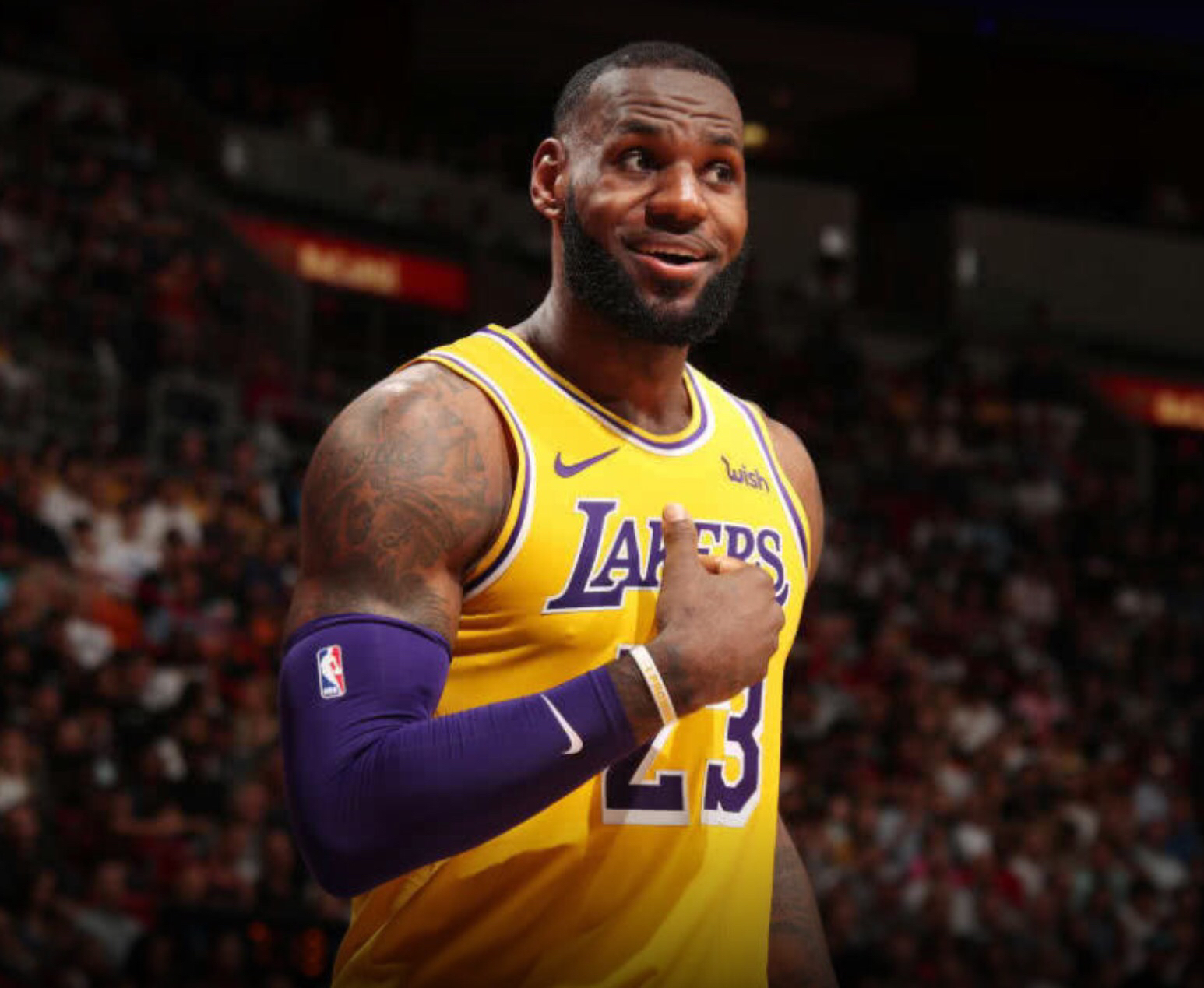 全队团结一心，球员奋勇拼搏取得胜利连胜