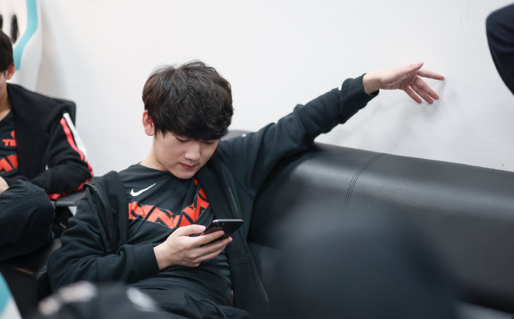 HKA鏖战FPX，Crisp单局斩获MVP焦点之战入围赛，让粉丝疯狂欢呼的简单介绍