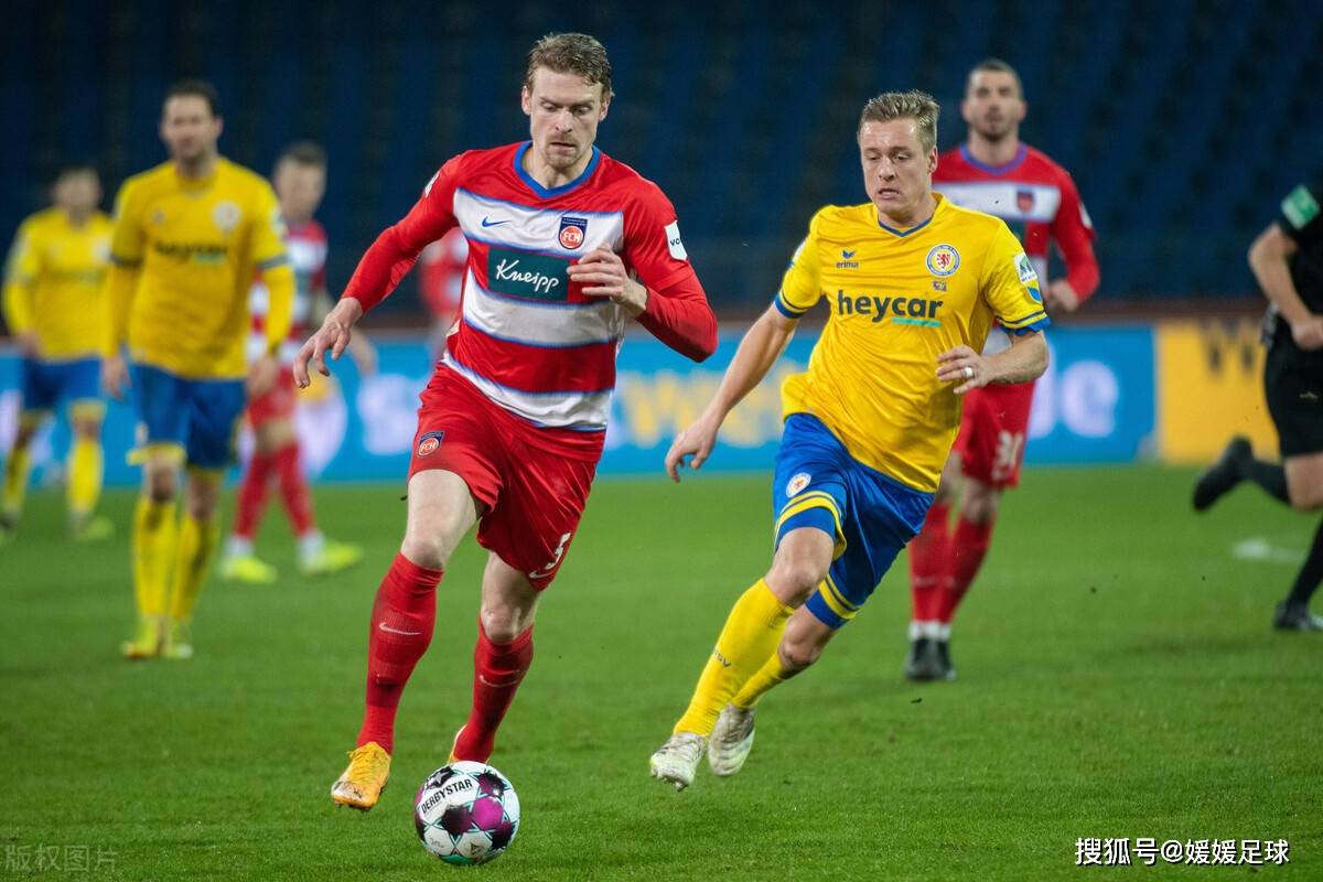 柏林赫塔冲刺胜利，球迷热情支持