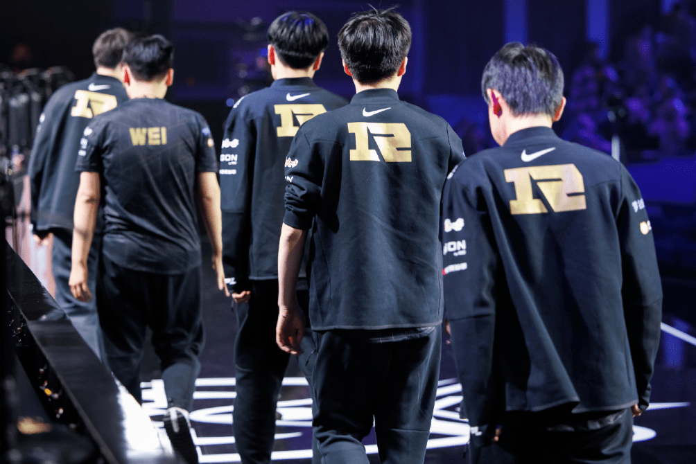 RNG轻取LGD，Lehends关键团战开团秒人鏖战多局半决赛，引爆全场热议