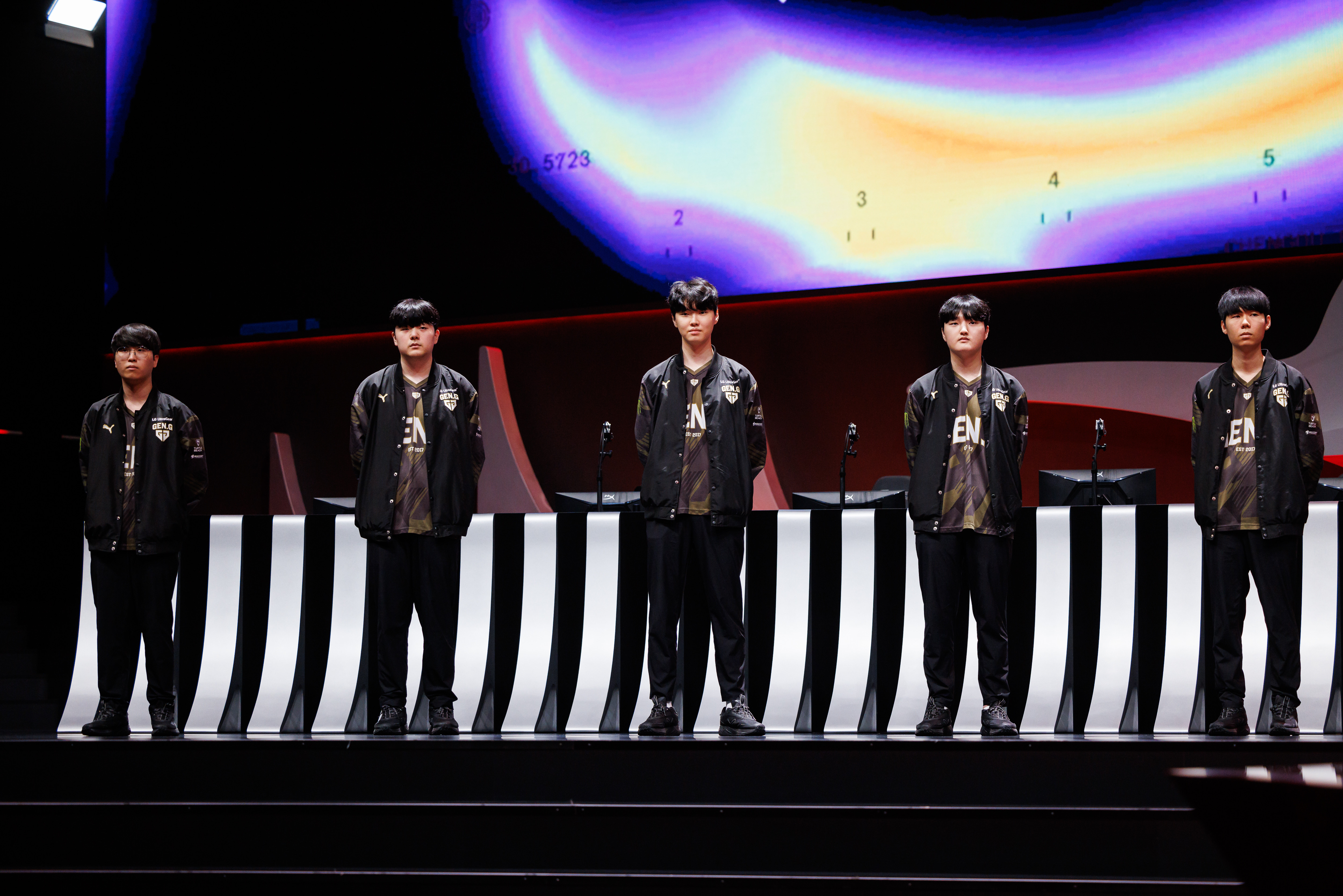 RNG轻取LGD，Lehends关键团战开团秒人鏖战多局半决赛，引爆全场热议