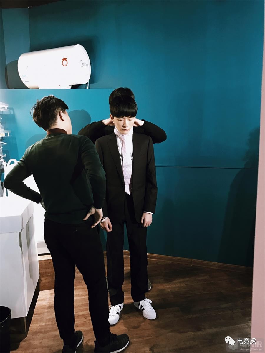 包含MAD鏖战LGD，Deft开启传奇时刻宿敌对决半决赛，点燃全场激情的词条