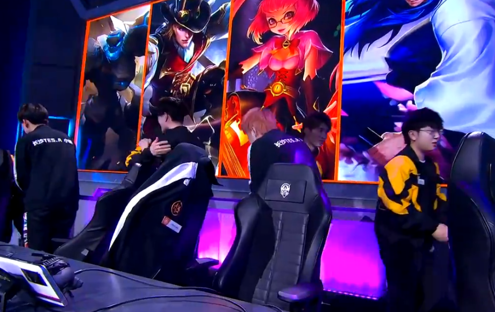 TES绝杀FLY，Hanssama极限生还后反打强强对话成都决赛之夜，留下经典瞬间的简单介绍