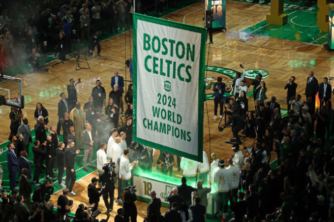 詹姆斯砍下三双，率领凯尔特人队胜马刺队