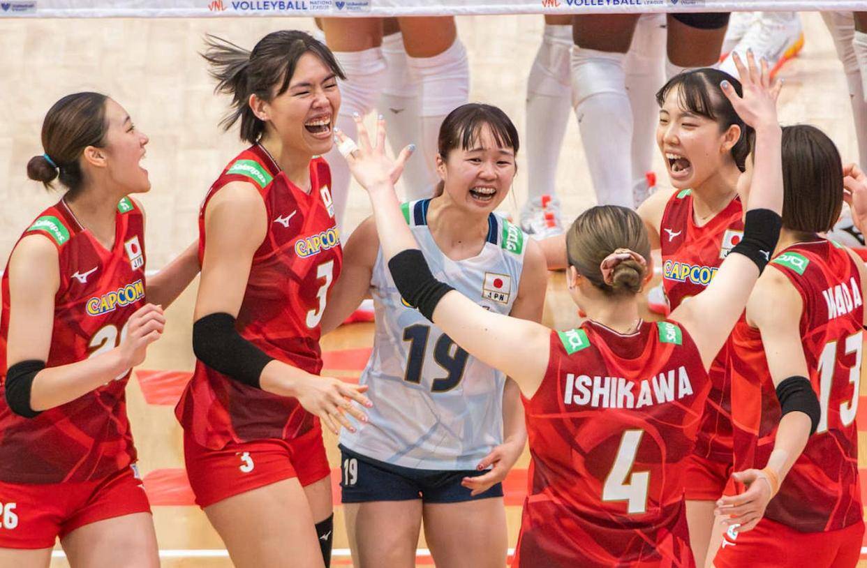 日本队连胜，领先小组