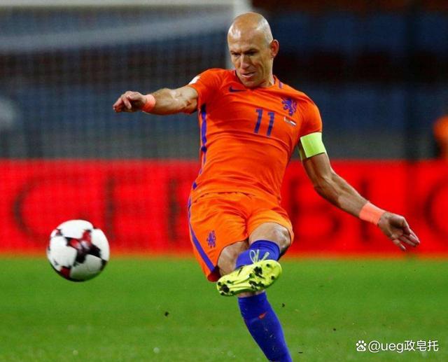 荷兰队遭遇惨败,欧预赛前景一片黑暗 荷兰队遭遇惨败,欧预赛前景一片黑暗