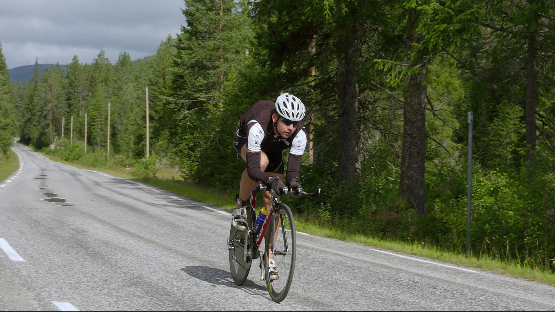 跨界风暴,荷兰足球稳胜西班牙,久保建英F1街道赛霸气接管