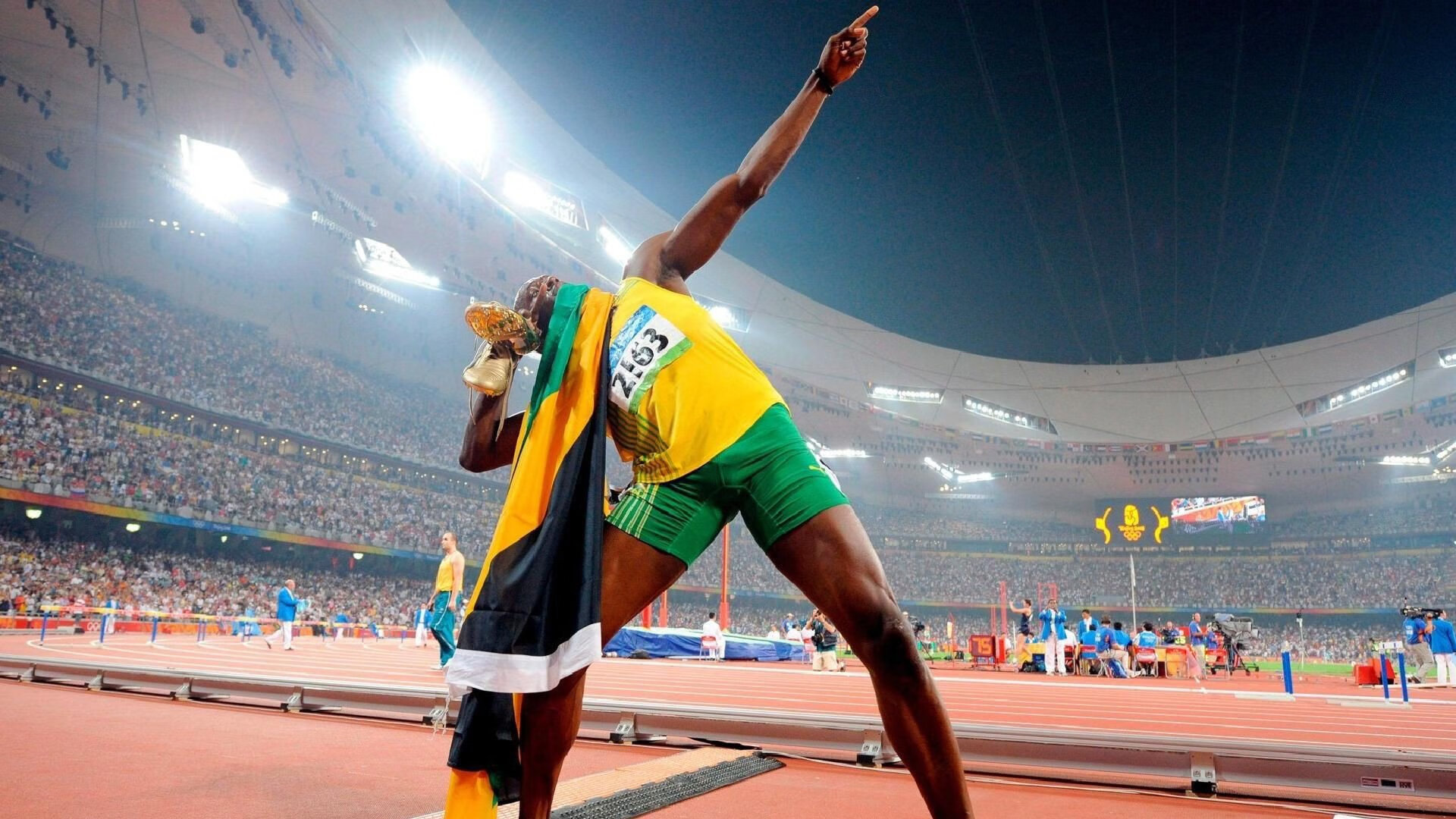 斗牛士轻取波兰铁骑，C罗里程碑一战，波尔以永恒之名刷新纪录